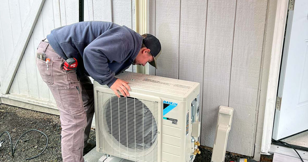 blues tech doing a heat pump tune up