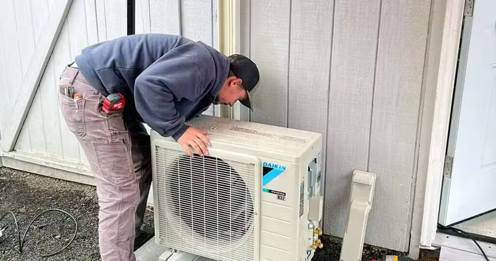 blues tech doing a heat pump tune up